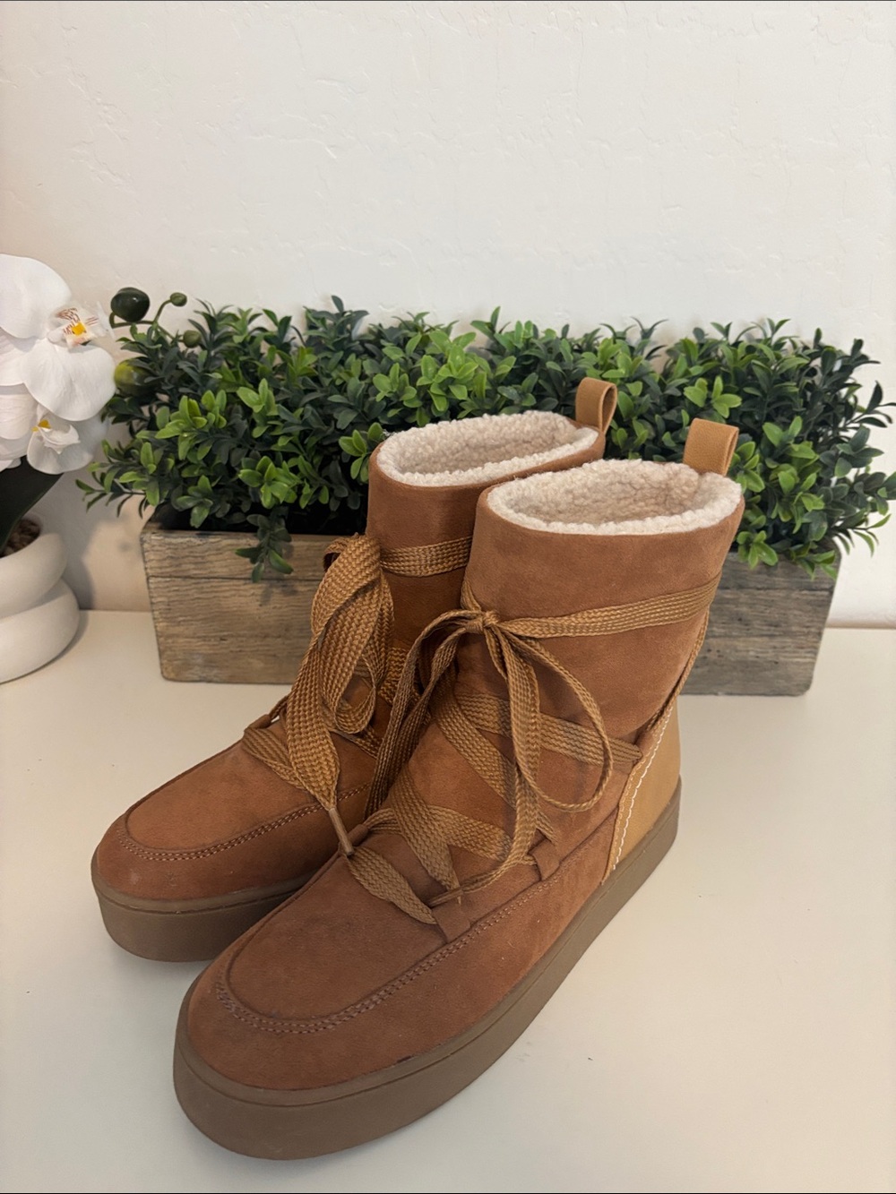 Universal Thread Cozy Women's Tan Suede Winter Boots with Shearling Lining